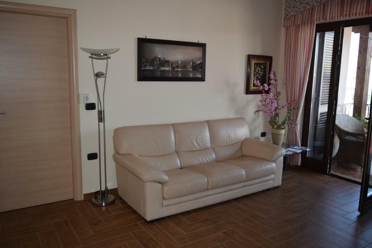 Bed and Breakfast Bed &Breakfast Pinetamare Кастель Вольтурно Экстерьер фото